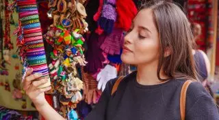 Сувениры стран мира: что лучше привозить из путешествий