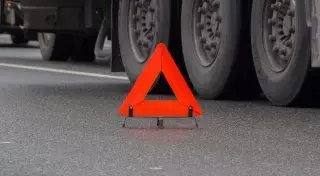 Автобус врезался в грузовик на трассе Атырау - Уральск: 3 человека погибли