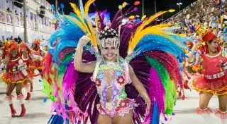 В знаменитом карнавале в Рио-де-Жанейро примут участие около 7 миллионов человек
