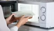 Названы продукты, которые нельзя греть в микроволновке