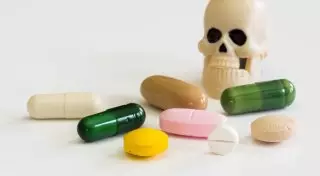 Ученые предупредили об опасности некоторых БАДов