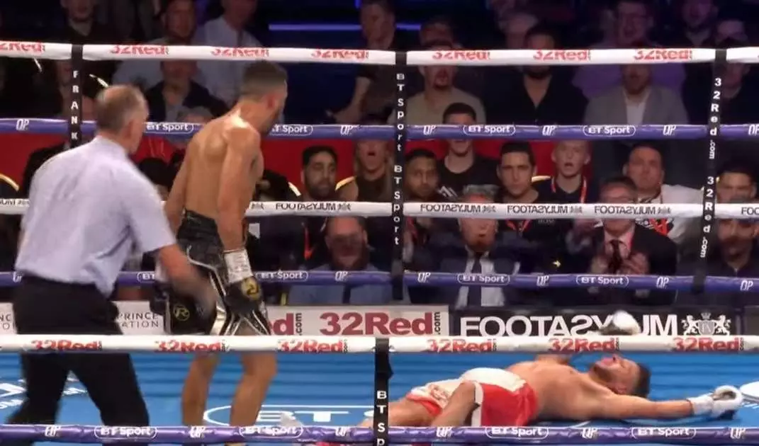 Боксер нокаутировал решившего "попижонить" соперника-фаворита