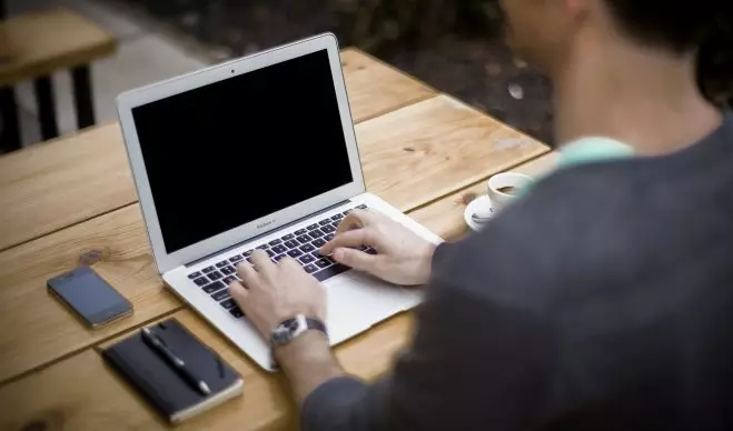 80 процентов опрошенных казахстанцев хотели бы работать из дома - исследование