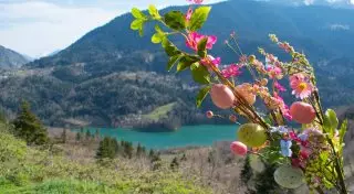 Необычные пасхальные традиции разных стран