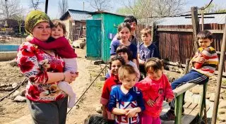 Одни рождены телом, другие - сердцем. Как многодетная мама стала опекуном 14 детей