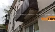 Балкон с жильцами обвалился в Уральске