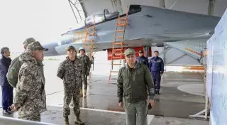 Министр обороны посетил соединения и части в Алматинской области