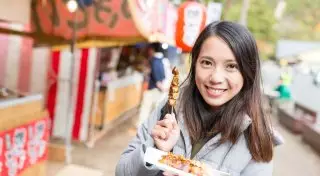 В Японии туристов предупредили об опасности перекусов на ходу