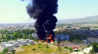 Из-за пожара на нефтебазе Джалал-Абада эвакуировали 2000 человек