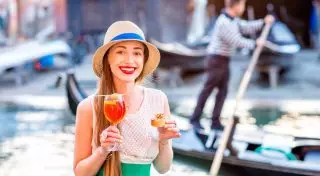 Власти Венеции запретят приезжать в город туристам, нарушившим местные правила