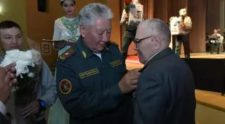 Ветеранам войны вручили юбилейные медали Национальной гвардии