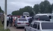 Жители российского села перекрыли федеральную трассу из-за конфликта с цыганами