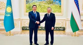 Аскар Мамин встретился с Шавкатом Мирзиеевым
