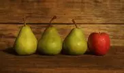 Чем могут быть опасны яблоки и груши, рассказала врач