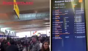 Началась потасовка, люди толкали друг друга - казахстанец о задержке багажа в Шереметьево