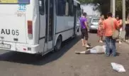 Девушка выпала из автобуса в Алматы: стали известны подробности