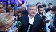 Несколько человек напали на Порошенко после допроса