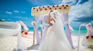 Свадьба в самолете и под водой: куда ехать праздновать первый день совместной жизни