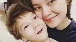 "В больницах нас уже не принимают". О судьбе 8-летней казахстанки с ДЦП сняли фильм