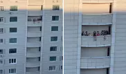 "Они так часто играют": жители алматинского ЖК о пугающем фото с детьми на балконе