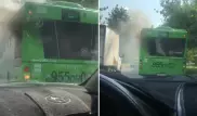 Дымящийся автобус с пассажирами сняли на видео в Алматы