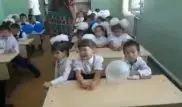 Класс рыдающих за партами первоклашек сняли на видео