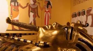Последнее "турне" Тутанхамона в Лондон и мечты о Марсе. Какие выставки посетить этой осенью