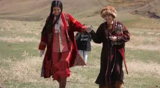 "Мисс Казахстан" примерила образ сакской красавицы на плато Ассы