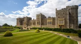 Крепость 40 свиней и дом королевских свадеб. Впечатляющие британские замки