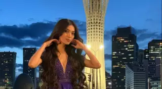 Красавица у ночного "Байтерека". Завершились съемки фильма "Красиво о Казахстане"