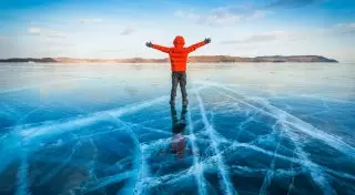 Ледяные красоты Байкала. Чем привлекает туристов самое глубокое в мире озеро