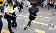 Полицейский выстрелил в демонстранта в Гонконге