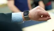 Кардиолог утверждает, что у него украли технологию Apple Watch