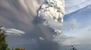 Казахстанцы не могут вылететь с Филиппин из-за извержения вулкана
