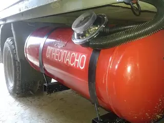 Авто на газе обяжут обозначать наклейками в Казахстане