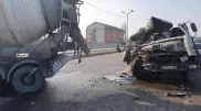 Грузовик врезался в бетономешалку в Алматы