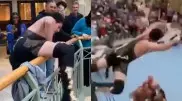 Рестлер прыгнул на соперников со второго этажа