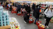 Паника в Нью-Йорке: жители города скупили все продукты 