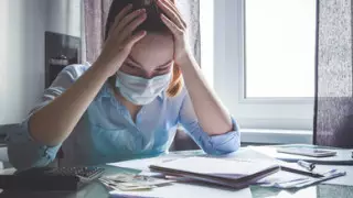 "Коронавирус проник в подсознание". Почему не получается заняться собой на карантине