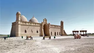 Лев и хурма за щекой. Почему путешествие в Туркестан начинают с мавзолея Арыстан-баба