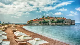 Кудрявые пеликаны и пляж королевы. 7 причин посетить бюджетную Черногорию