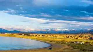 Нельзя подсесть за стол к незнакомцам. Как Иссык-Куль встретит туристов