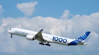 Самолет взлетел и сел по видеокамерам без участия пилотов