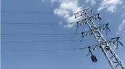 Алматинец сообщил об упавшем высоковольтном кабеле рядом с домом