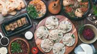 От хурджина с чаем до хинкали с вином. 7 лучших гастрономических туров на Кавказ