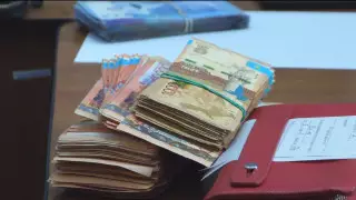 Грабитель вырвал у женщины пакет с 4 миллионами тенге в Петропавловске