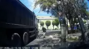 Столкновение самокатчика с грузовиком сняли на видео в Алматы