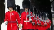 Гвардейцев Елизаветы II отправили в тюрьму из-за вечеринки с кокаином