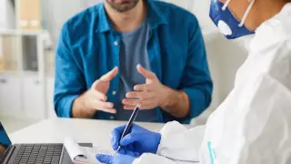 Зараженных коронавирусом перестали разделять на симптомных и бессимптомных