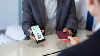 Путешественникам начали выдавать "антиковидные" паспорта